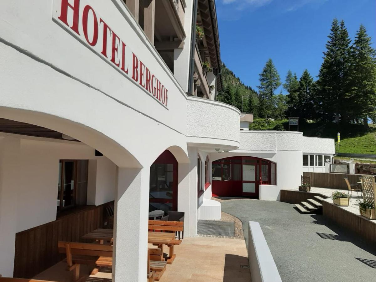 Hotel Berghof Sonnenalpe Nassfeld Exterior photo