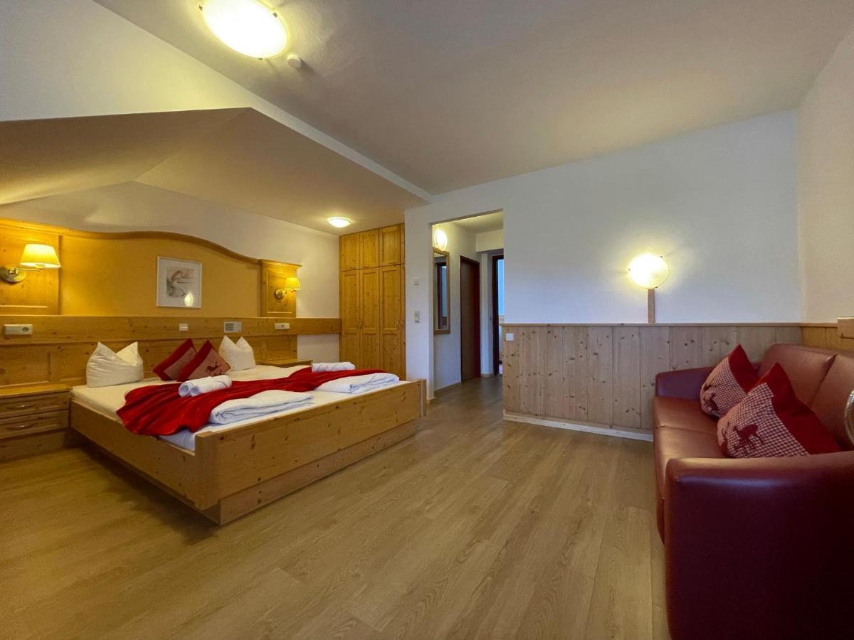 Hotel Berghof Sonnenalpe Nassfeld Exterior photo